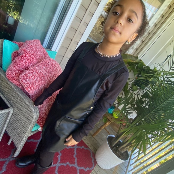 😍Forever 21 Girls faux leather dress! Worn once! Black Stylish - Picture 4 of 4